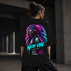 Neon Vibe Damen Oversized T-Shirt – Rave Girl – DTF Backprint in Schwarz, Größe 5XL