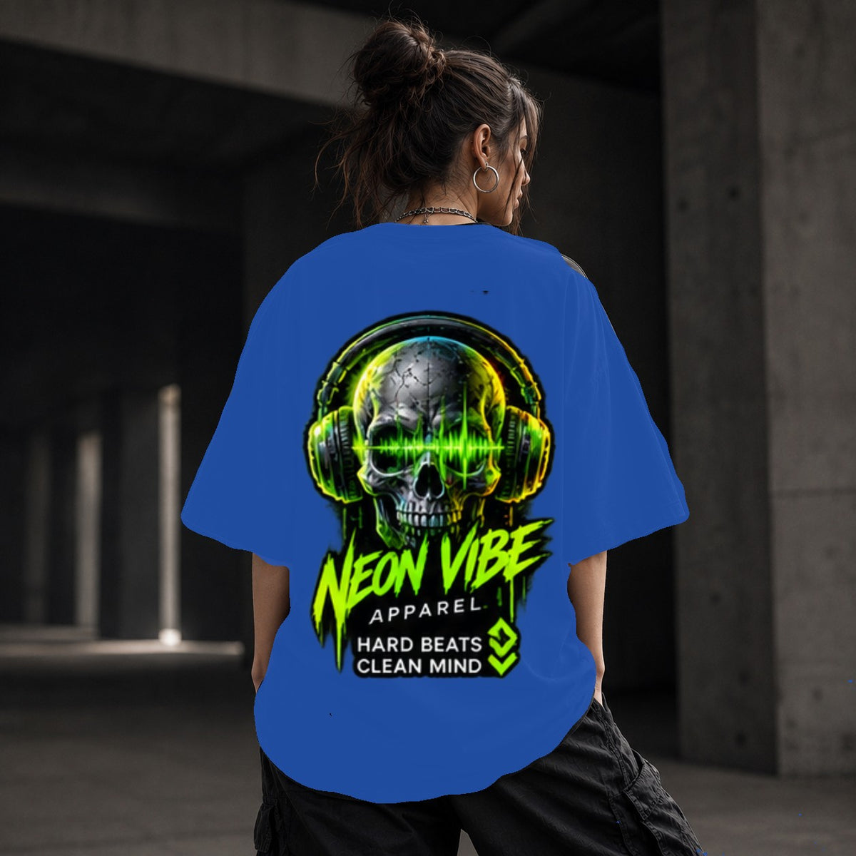 Neon Vibe Damen Oversized T-Shirt – Skull mit Kopfhörern – DTF Backprint in Blau, Größe 5XL
