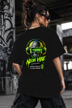 Neon Vibe Damen Oversized T-Shirt – Skull mit Kopfhörern – DTF Backprint in Schwarz, Größe 5XL