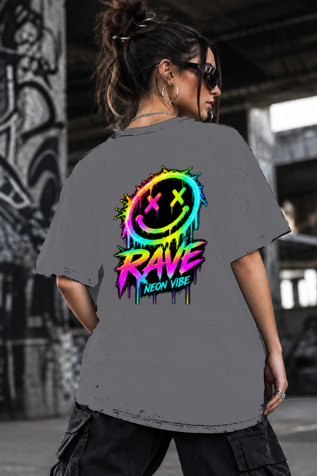 Neon Vibe Damen Oversized T-Shirt – Rave Smiley – DTF Backprint in Grau, Größe 5XL