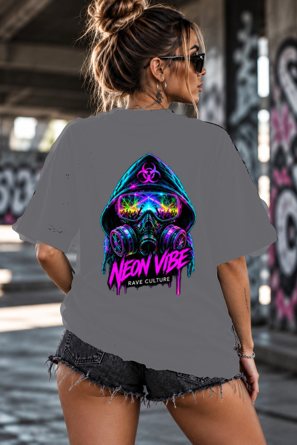 Neon Vibe Damen Oversized T-Shirt – Neon Gasmaske – DTF Backprint in Grau, Größe 5XL