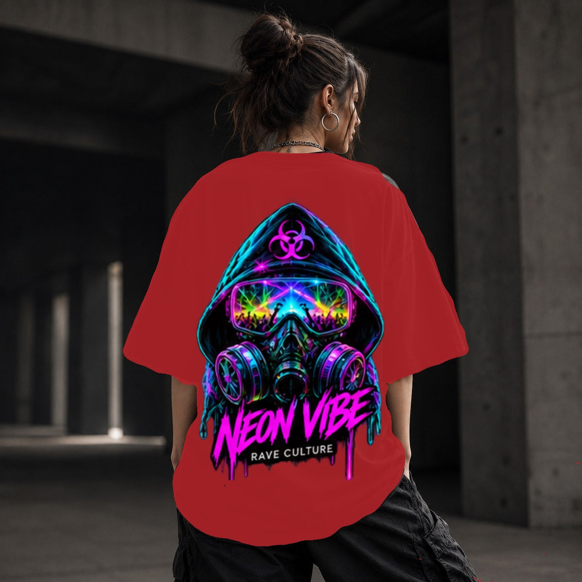 Neon Vibe Damen Oversized T-Shirt – Neon Gasmaske – DTF Backprint in Rot, Größe 5XL