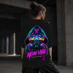 Neon Vibe Damen Oversized T-Shirt – Neon Gasmaske – DTF Backprint in Schwarz, Größe 5XL