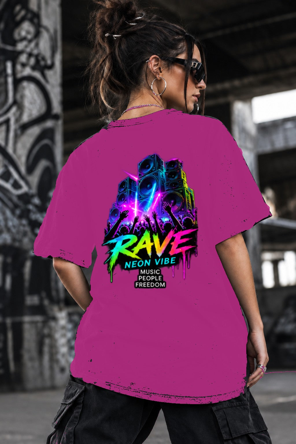 Neon Vibe Damen Oversized T-Shirt – Rave Bühne – DTF Backprint in Pink, Größe 5XL