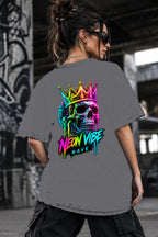 Neon Vibe Damen Oversized T-Shirt – Gekrönter Skull – DTF Backprint in Grau, Größe 5XL