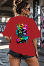 Neon Vibe Damen Oversized T-Shirt – Gekrönter Skull – DTF Backprint in Rot, Größe 5XL