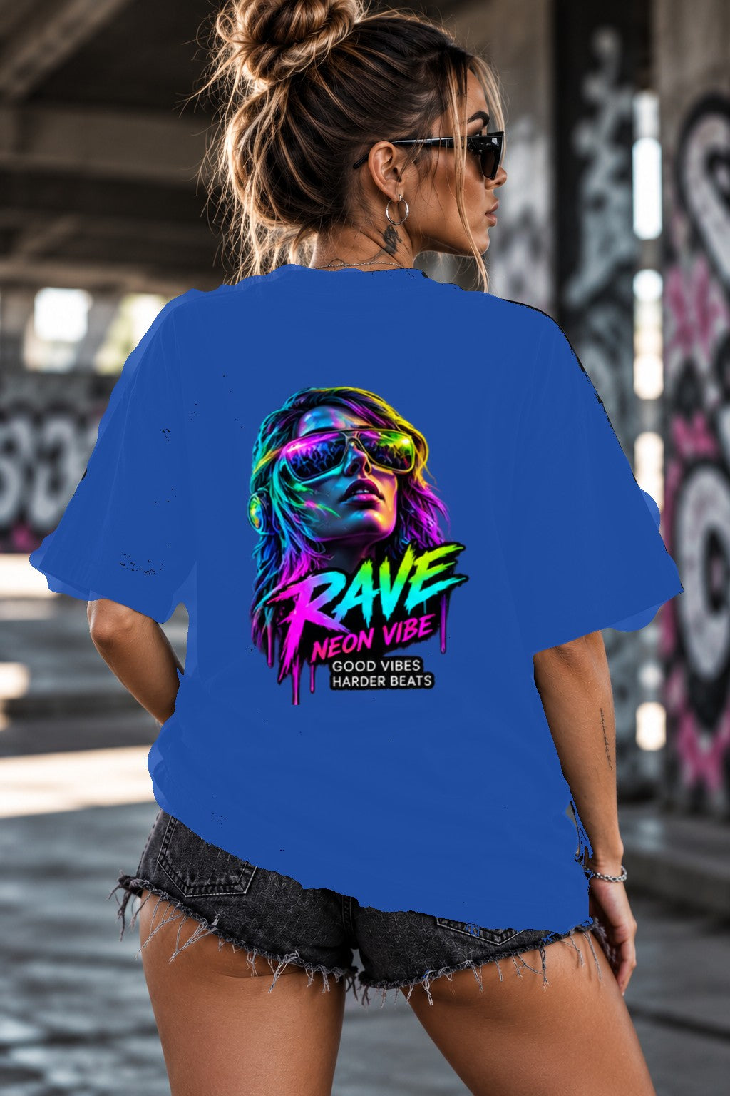 Neon Vibe Damen Oversized T-Shirt – Rave Girl – DTF Backprint in Blau, Größe 5XL