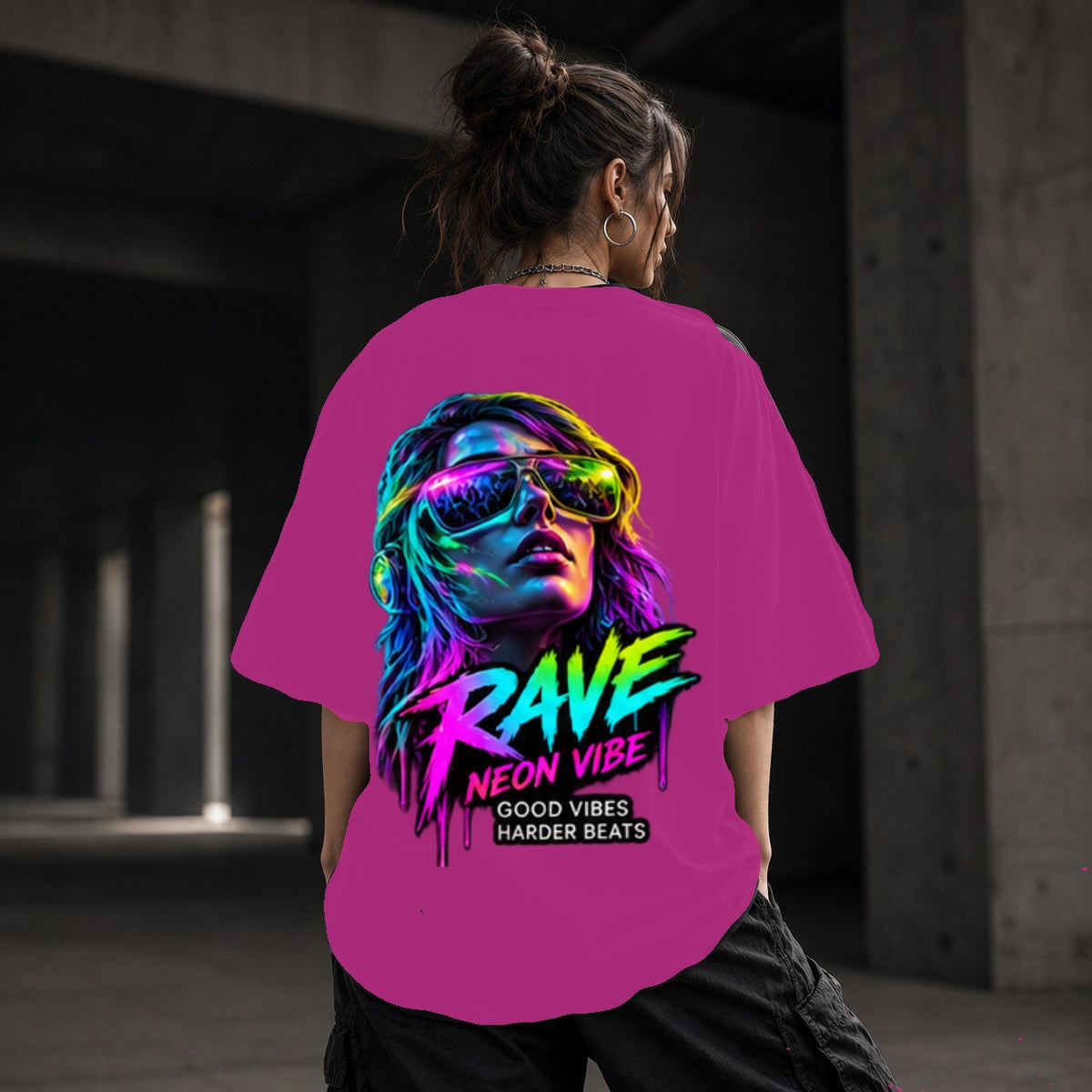 Neon Vibe Damen Oversized T-Shirt – Rave Girl – DTF Backprint in Pink, Größe 5XL