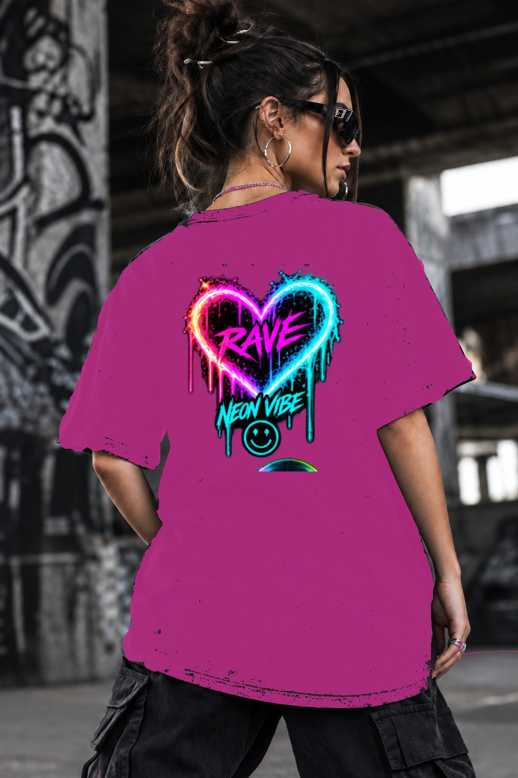 Neon Vibe Damen Oversized T-Shirt – Rave Herz – DTF Backprint in Pink, Größe 5XL