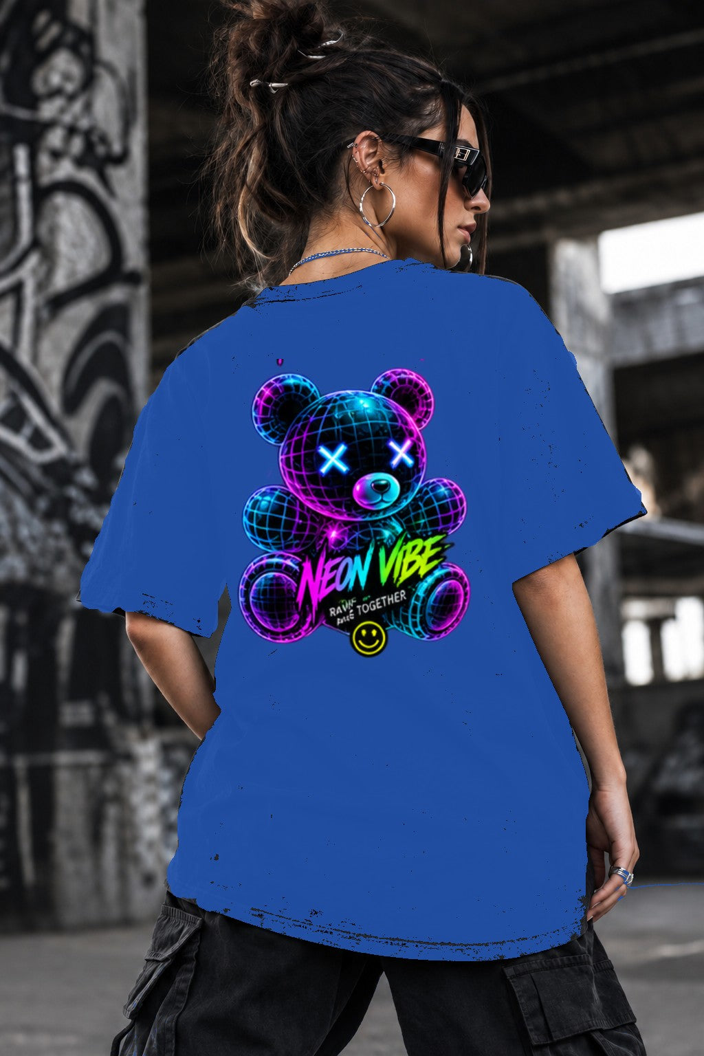 Neon Vibe Damen Oversized T-Shirt – Neon Teddy – DTF Backprint in Blau, Größe 5XL