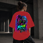 Neon Vibe Damen Oversized T-Shirt – Frau mit Headset – DTF Backprint in Rot, Größe 5XL
