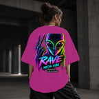 Neon Vibe Damen Oversized T-Shirt – Neon Alien – DTF Backprint in Pink, Größe 5XL