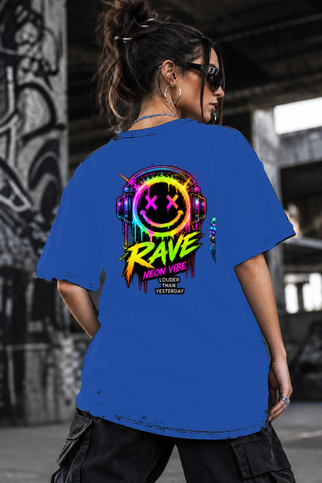 Neon Vibe Damen Oversized T-Shirt – Headset Smiley – DTF Backprint in Blau, Größe 5XL