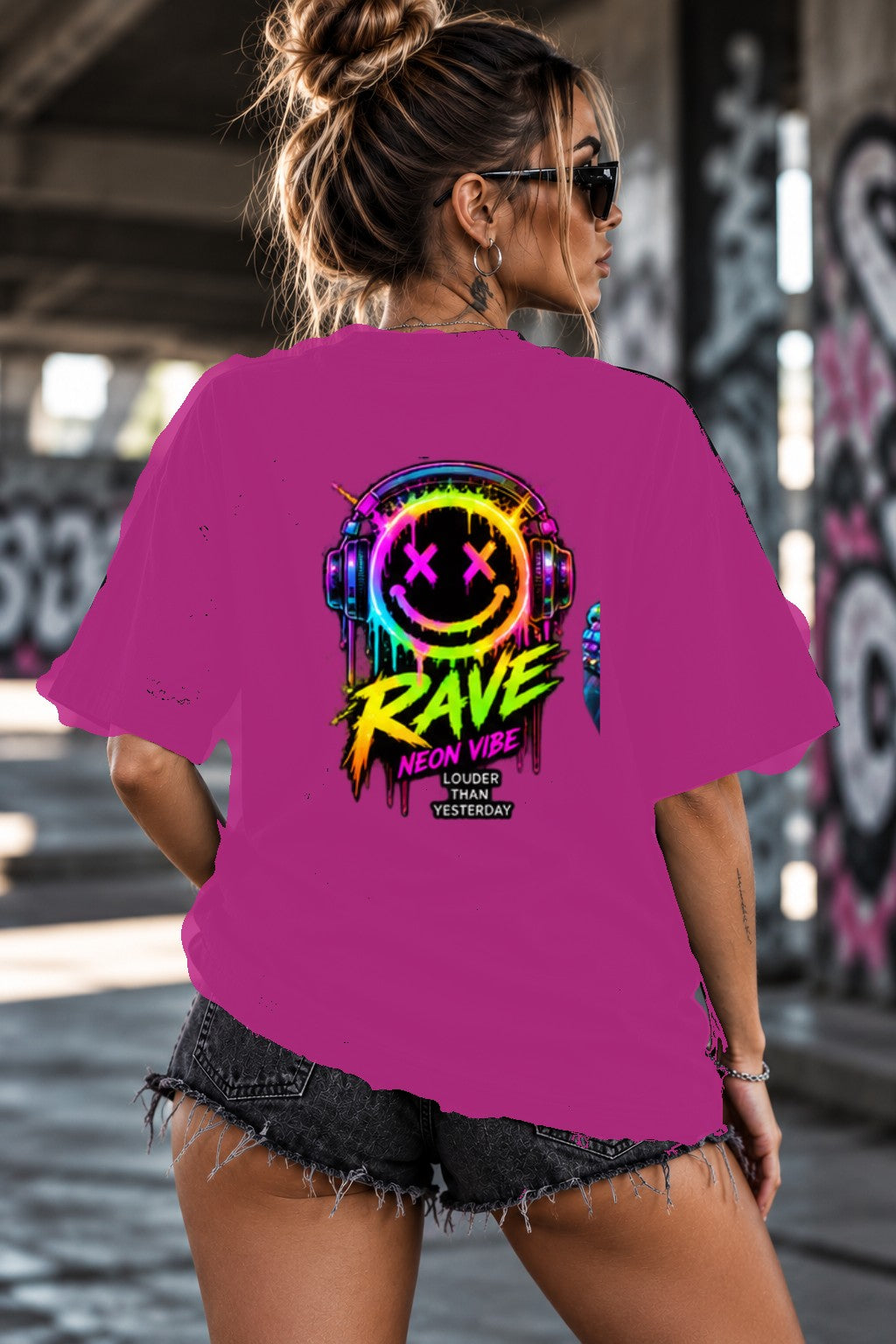 Neon Vibe Damen Oversized T-Shirt – Headset Smiley – DTF Backprint in Pink, Größe 5XL