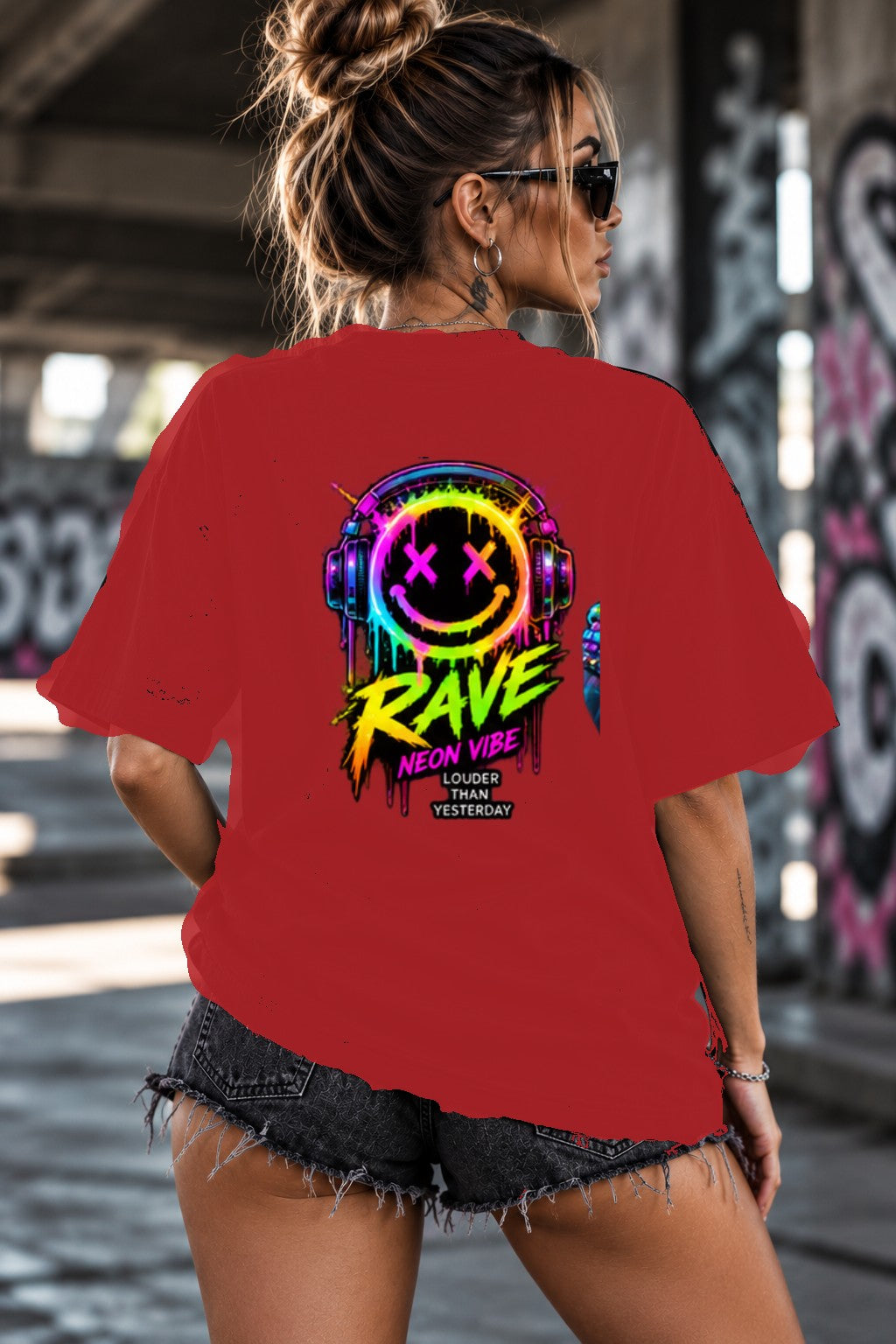 Neon Vibe Damen Oversized T-Shirt – Headset Smiley – DTF Backprint in Rot, Größe 5XL