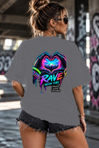 Neon Vibe Damen Oversized T-Shirt – Herz Hände – DTF Backprint in Grau, Größe 5XL