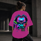 Neon Vibe Damen Oversized T-Shirt – Herz Hände – DTF Backprint in Pink, Größe 5XL