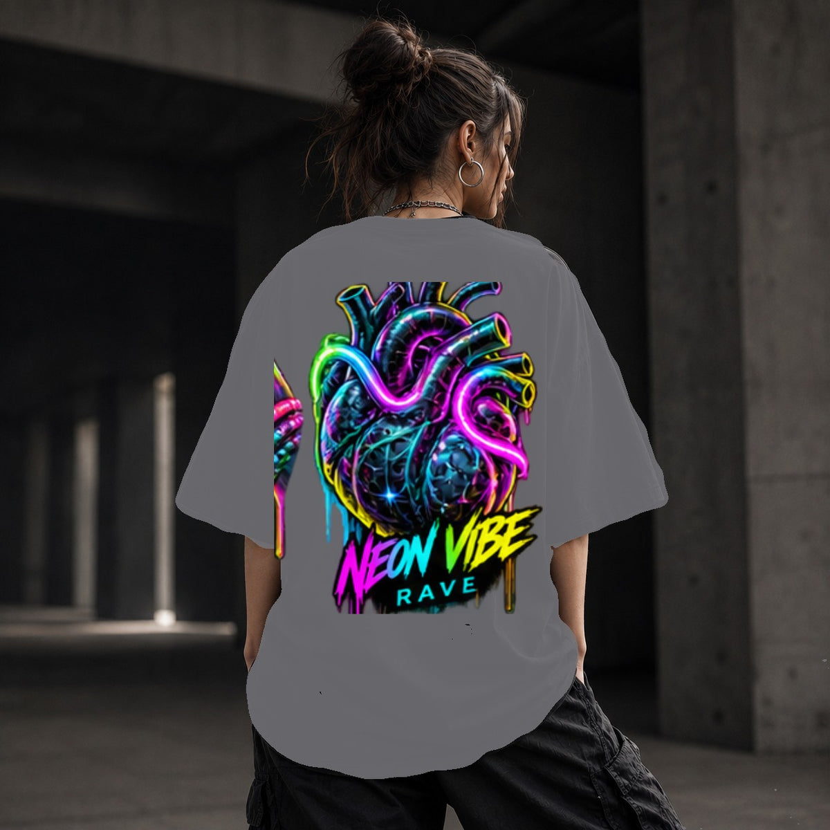Neon Vibe Damen Oversized T-Shirt – Neon Anatomie Herz – DTF Backprint in Grau, Größe 5XL