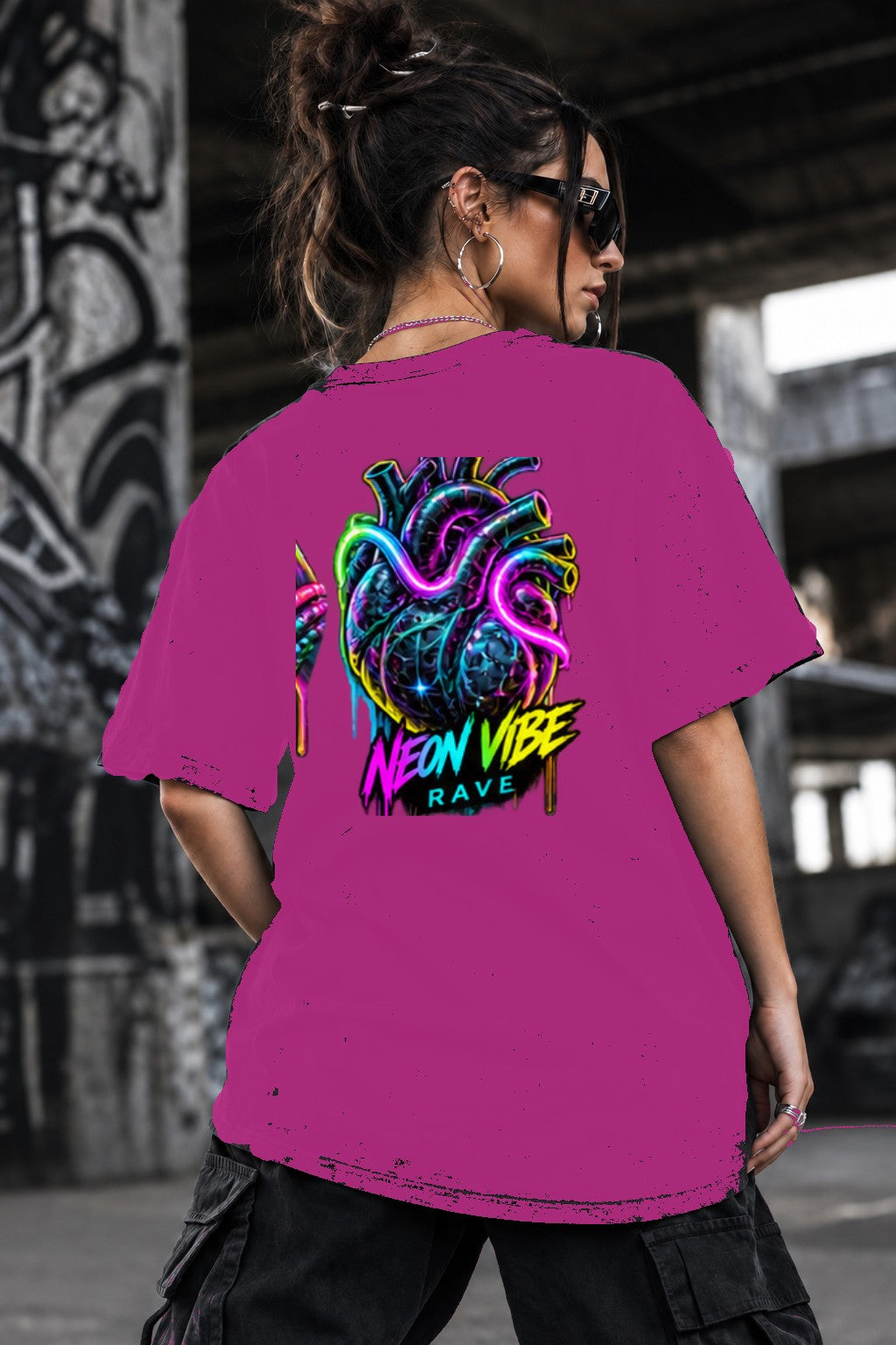 Neon Vibe Damen Oversized T-Shirt – Neon Anatomie Herz – DTF Backprint in Pink, Größe 5XL