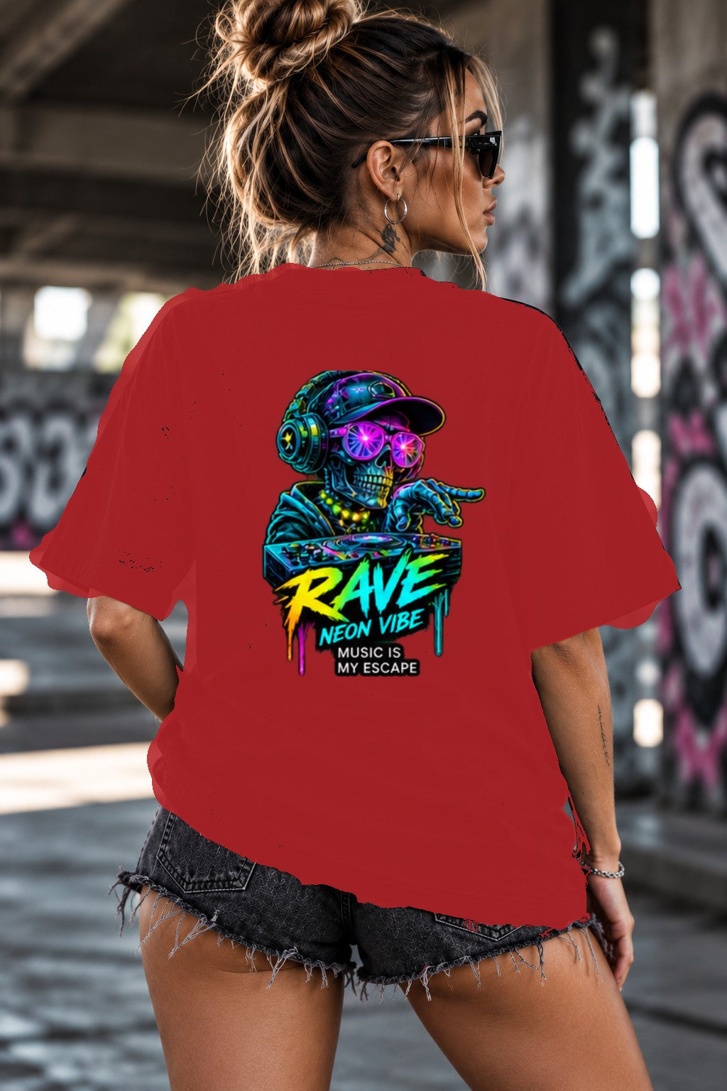 Neon Vibe Damen Oversized T-Shirt – Neon DJ – DTF Backprint in Rot, Größe 5XL