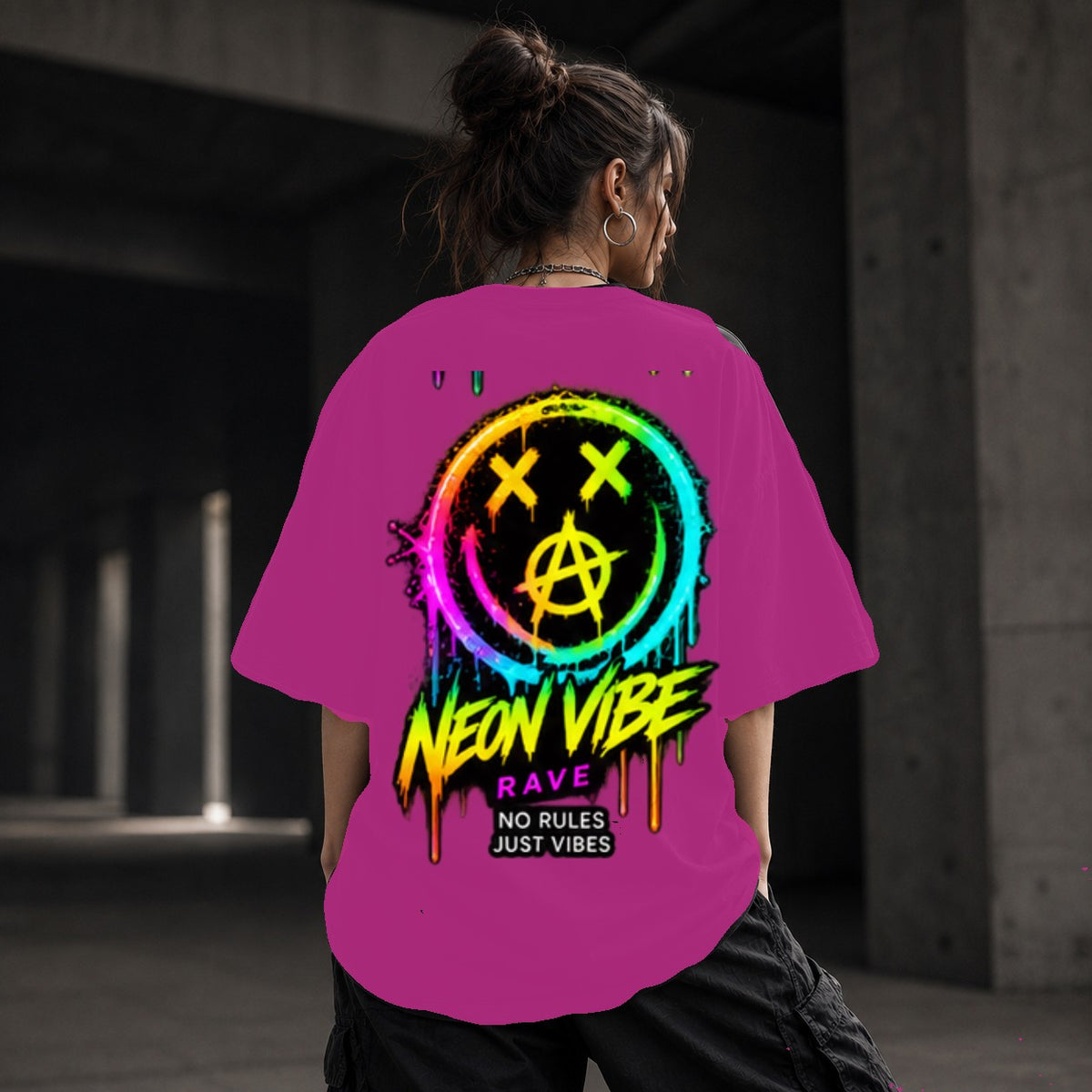 Neon Vibe Damen Oversized T-Shirt – Anarchy Smiley – DTF Backprint in Pink, Größe 5XL