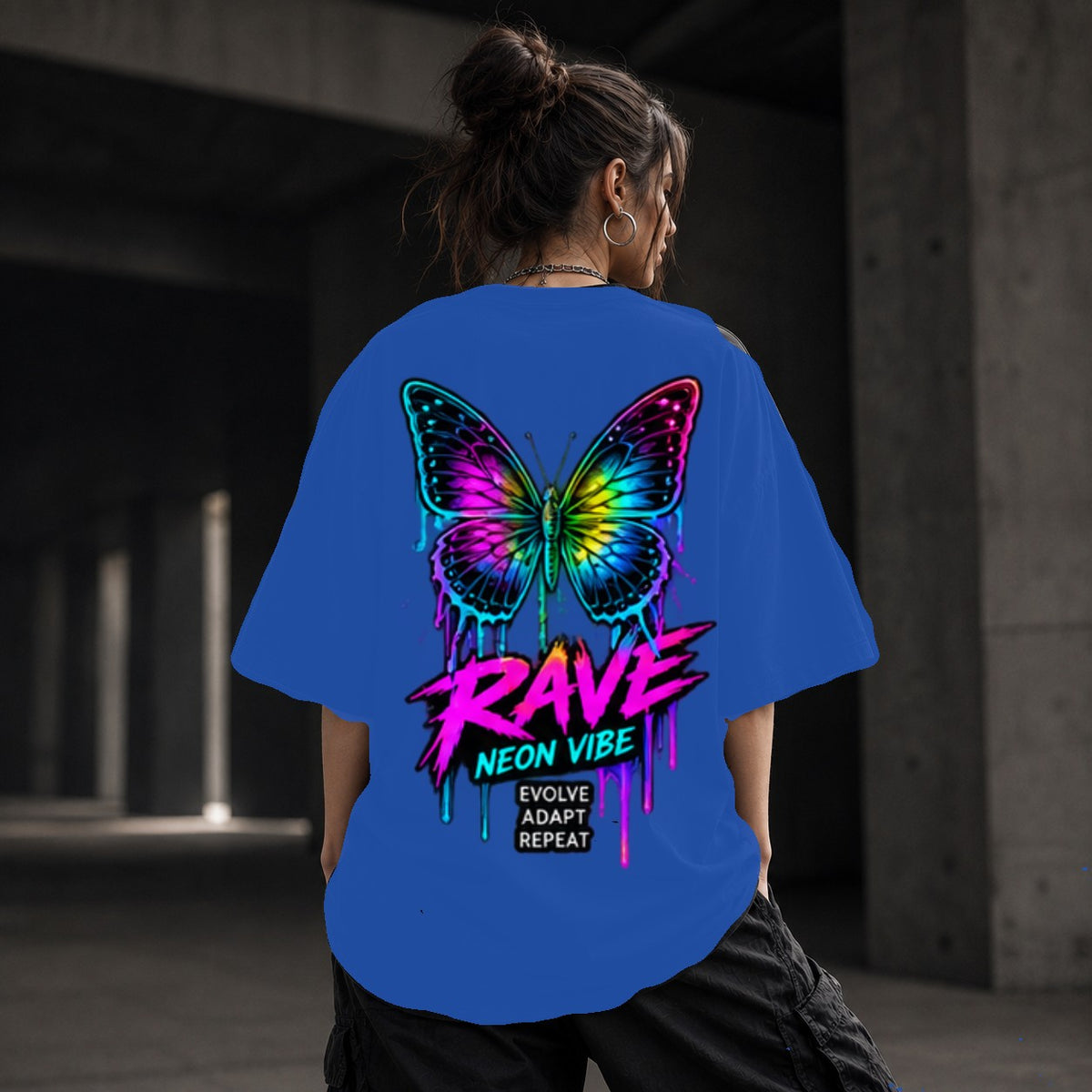 Neon Vibe Damen Oversized T-Shirt – Neon Schmetterling – DTF Backprint in Blau, Größe 5XL