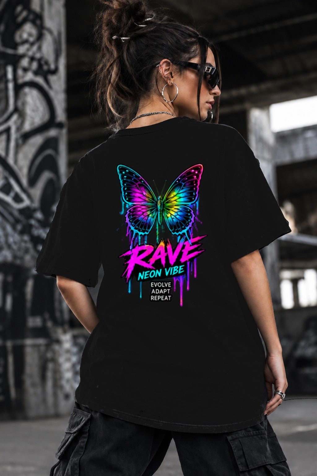 Neon Vibe Damen Oversized T-Shirt – Neon Schmetterling – DTF Backprint in Schwarz, Größe 5XL