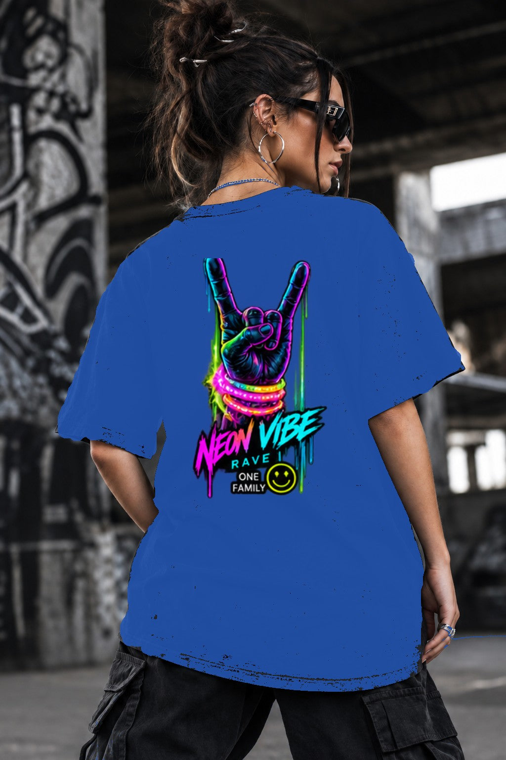 Neon Vibe Damen Oversized T-Shirt – Rock Hand – DTF Backprint in Blau, Größe 5XL
