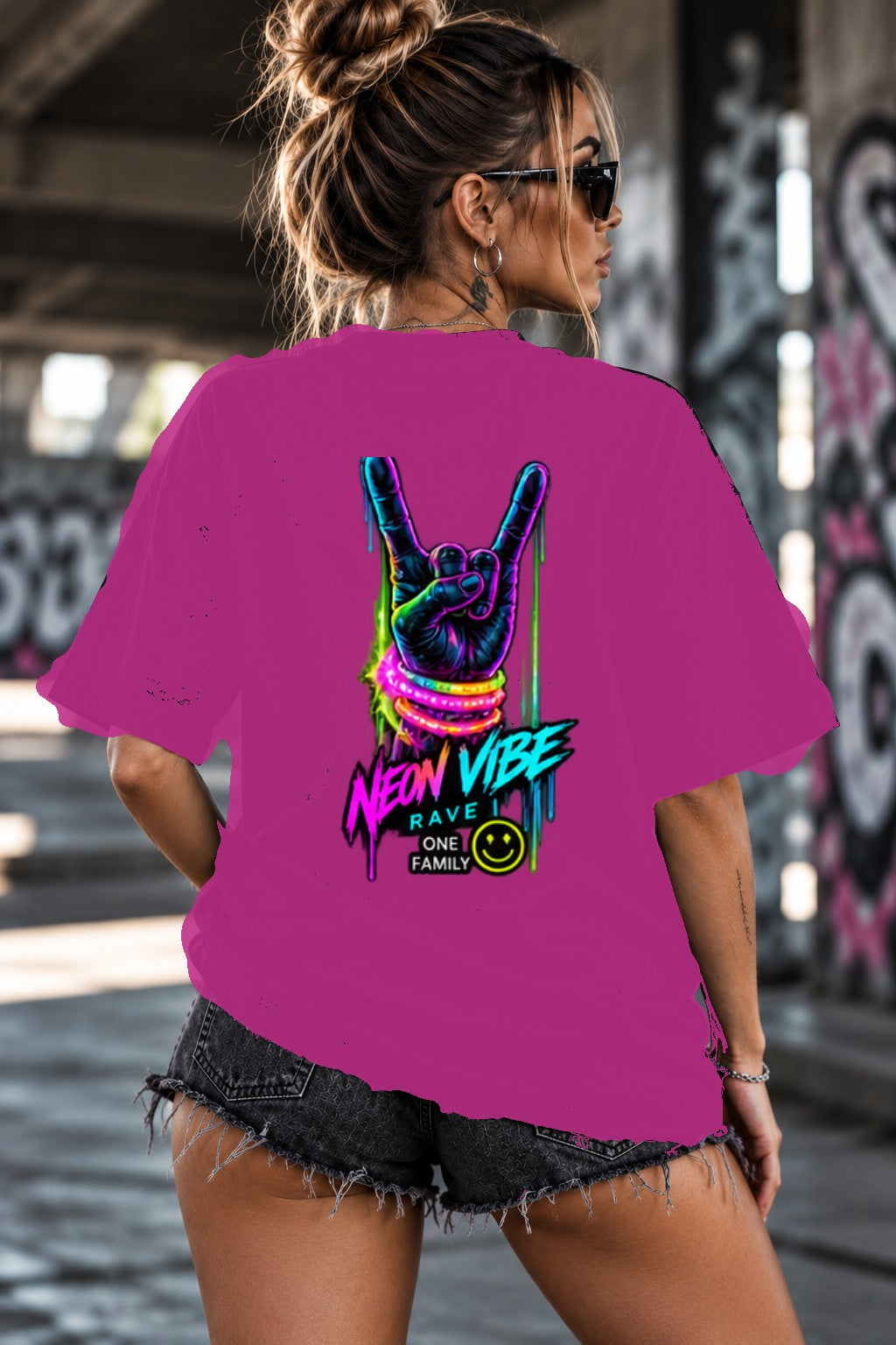 Neon Vibe Damen Oversized T-Shirt – Rock Hand – DTF Backprint in Pink, Größe 5XL