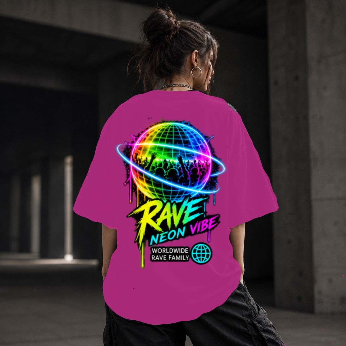 Neon Vibe Damen Oversized T-Shirt – Globe Rave – DTF Backprint in Pink, Größe 5XL