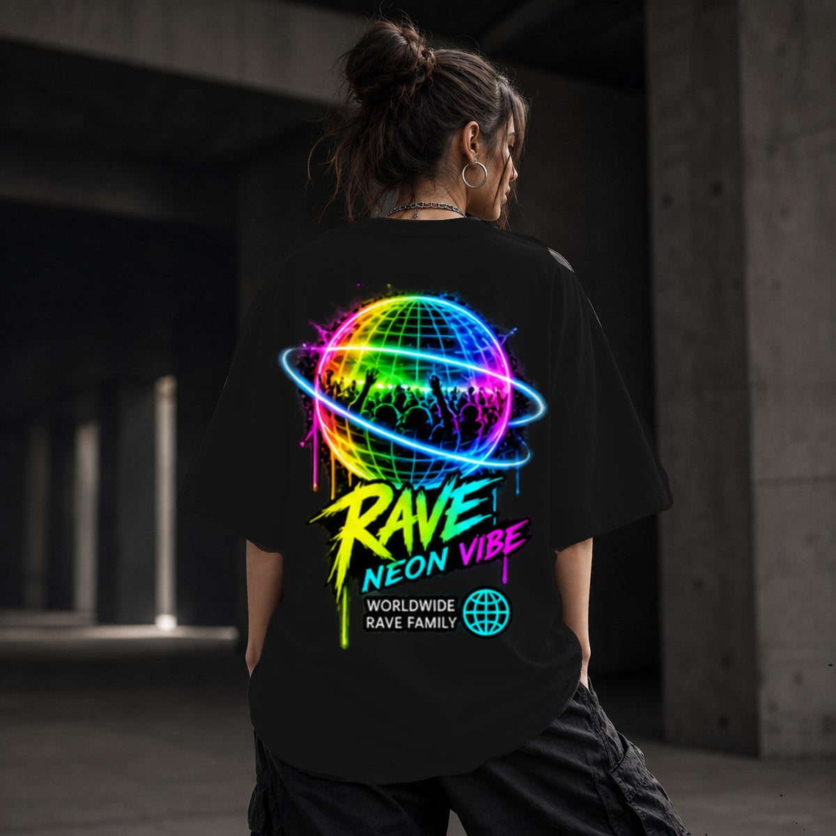 Neon Vibe Damen Oversized T-Shirt – Globe Rave – DTF Backprint in Schwarz, Größe 5XL