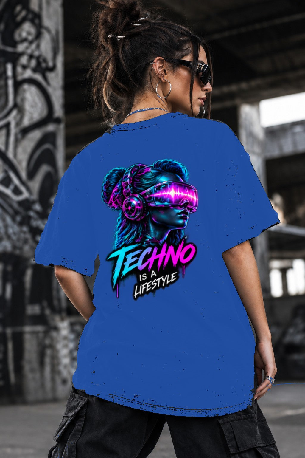 Neon Vibe Damen Oversized T-Shirt – Techno Girl VR – DTF Backprint in Blau, Größe 5XL