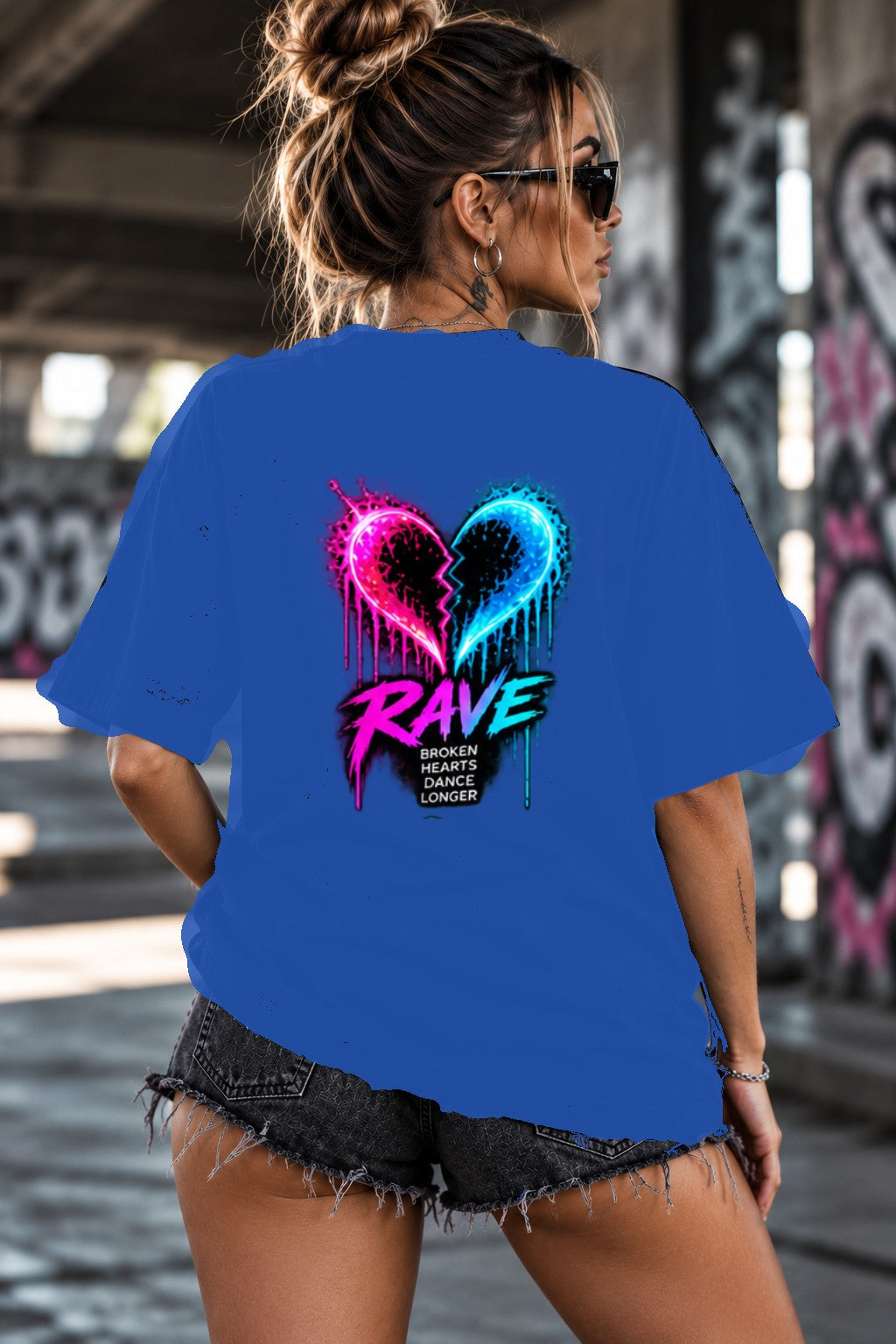 Neon Vibe Damen Oversized T-Shirt – Gebrochenes Rave Herz – DTF Backprint in Blau, Größe 5XL