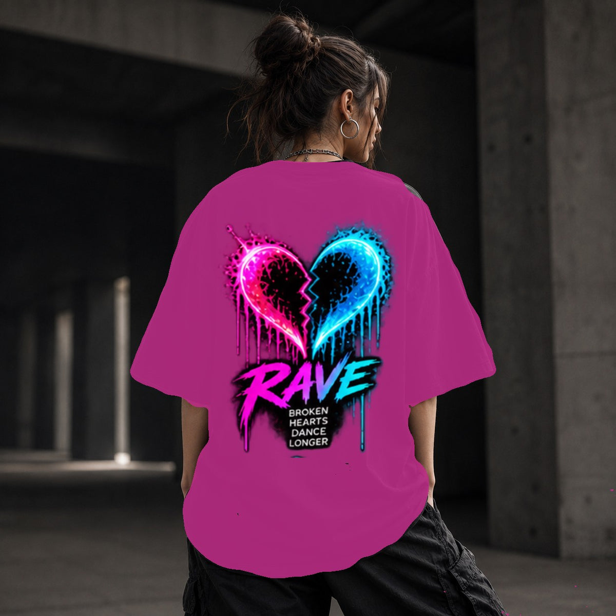 Neon Vibe Damen Oversized T-Shirt – Gebrochenes Rave Herz – DTF Backprint in Pink, Größe 5XL