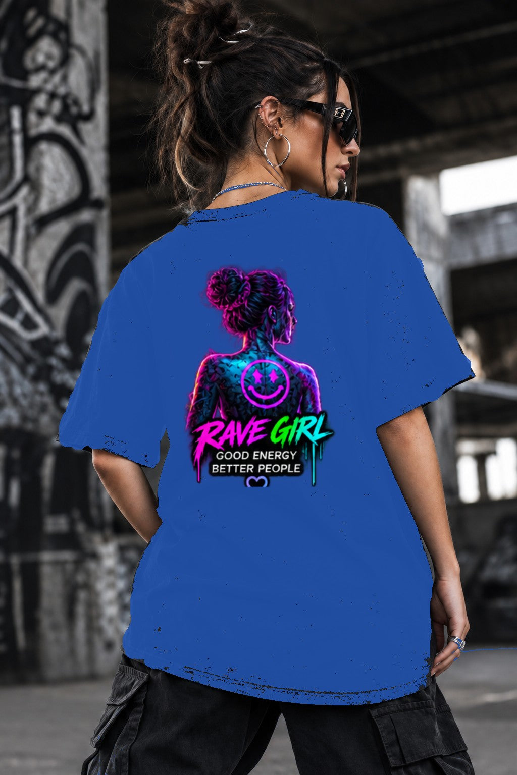 Neon Vibe Damen Oversized T-Shirt – Rave Girl – DTF Backprint in Blau, Größe 5XL