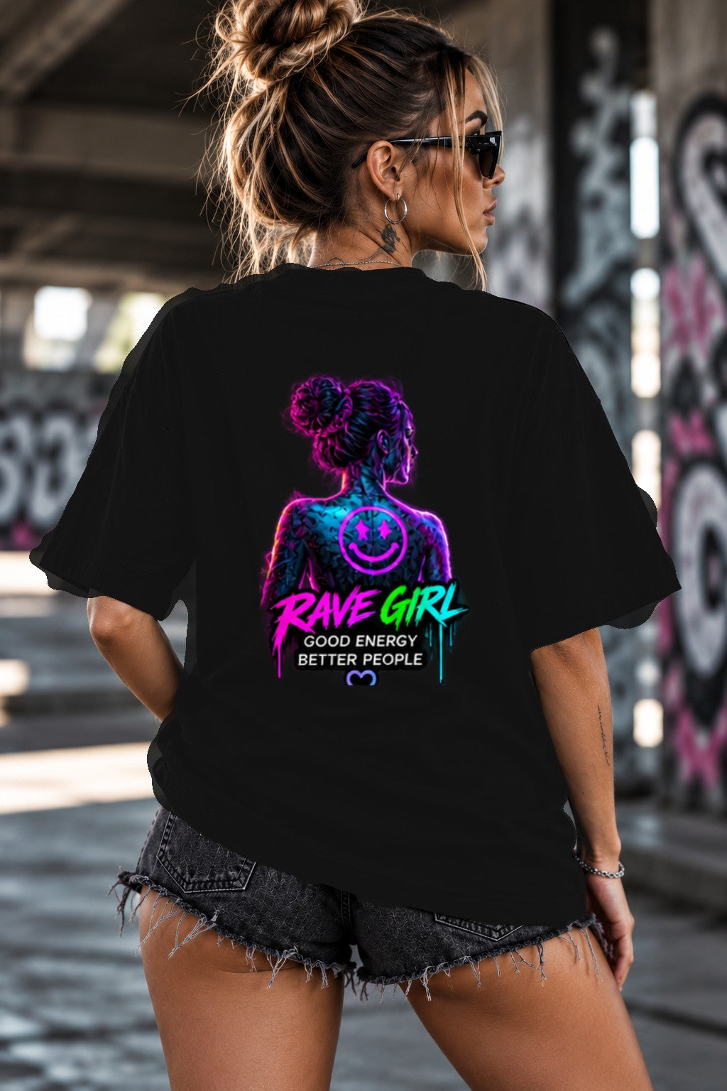 Neon Vibe Damen Oversized T-Shirt – Rave Girl – DTF Backprint in Schwarz, Größe 5XL