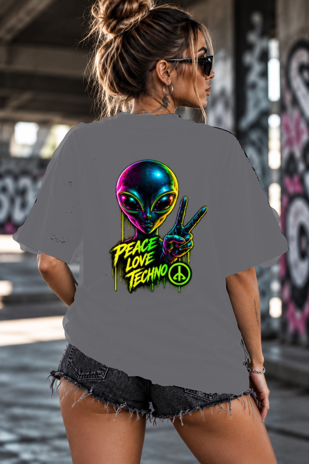 Neon Vibe Damen Oversized T-Shirt – Peace Alien – DTF Backprint in Grau, Größe 5XL