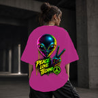 Neon Vibe Damen Oversized T-Shirt – Peace Alien – DTF Backprint in Pink, Größe 5XL