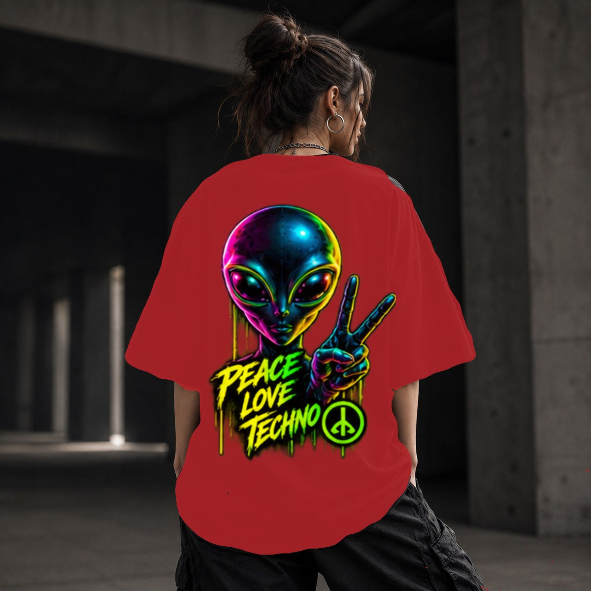 Neon Vibe Damen Oversized T-Shirt – Peace Alien – DTF Backprint in Rot, Größe 5XL
