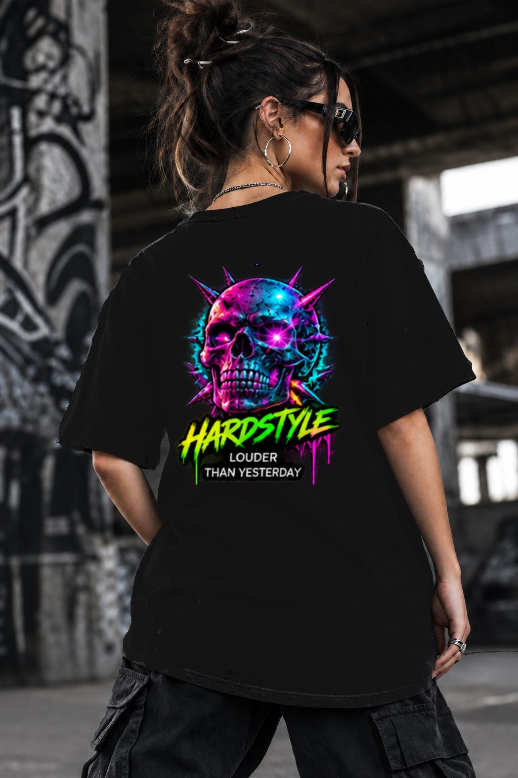 Neon Vibe Damen Oversized T-Shirt – Hardstyle Skull – DTF Backprint in Schwarz, Größe 5XL