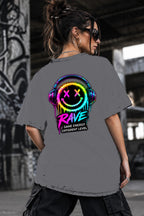Neon Vibe Damen Oversized T-Shirt – Rave Smiley Headphones – DTF Backprint in Grau, Größe 5XL