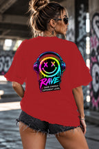 Neon Vibe Damen Oversized T-Shirt – Rave Smiley Headphones – DTF Backprint in Rot, Größe 5XL