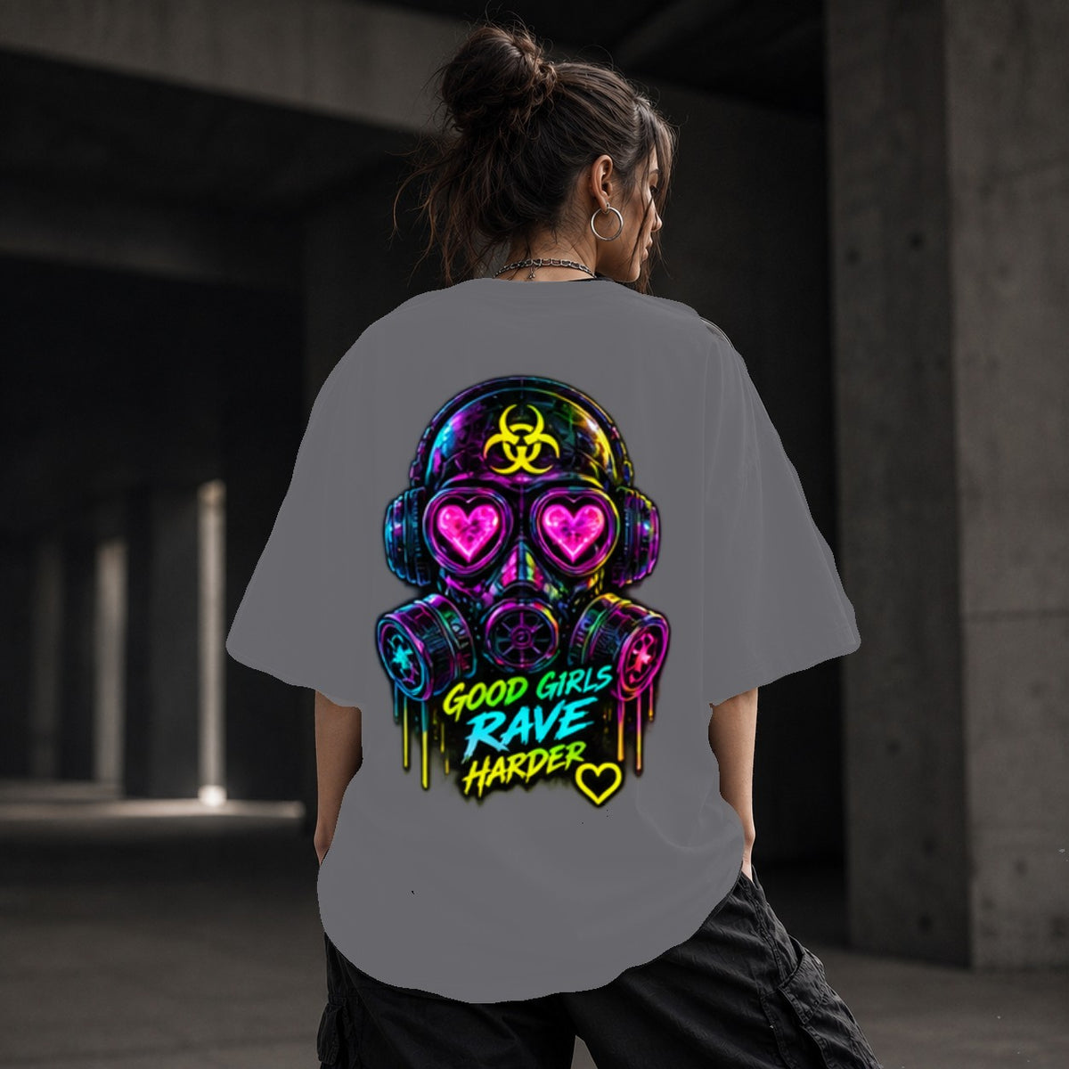 Neon Vibe Damen Oversized T-Shirt – Biohazard Gasmaske – DTF Backprint in Grau, Größe 5XL