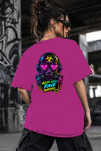 Neon Vibe Damen Oversized T-Shirt – Biohazard Gasmaske – DTF Backprint in Pink, Größe 5XL