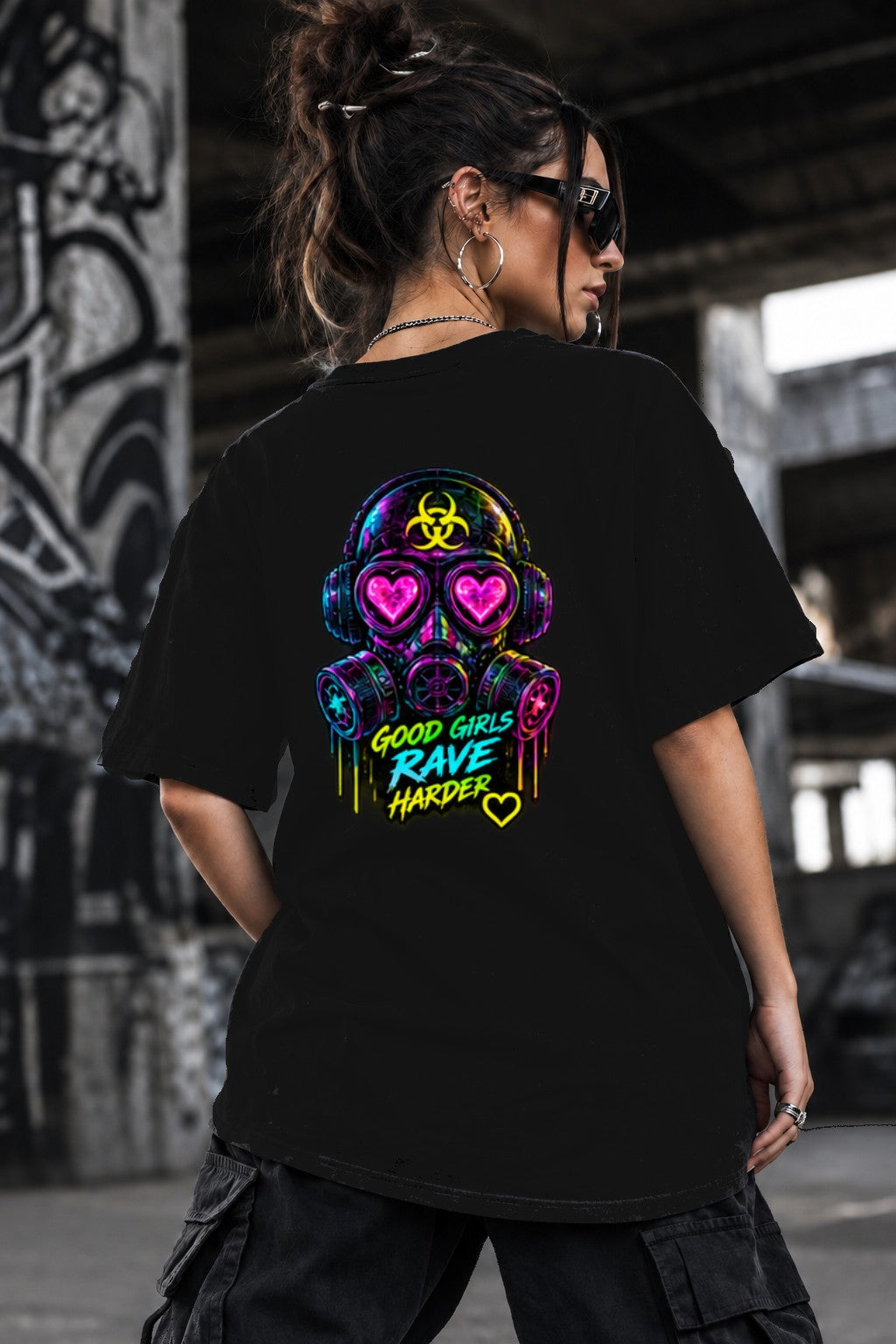 Neon Vibe Damen Oversized T-Shirt – Biohazard Gasmaske – DTF Backprint in Schwarz, Größe 5XL