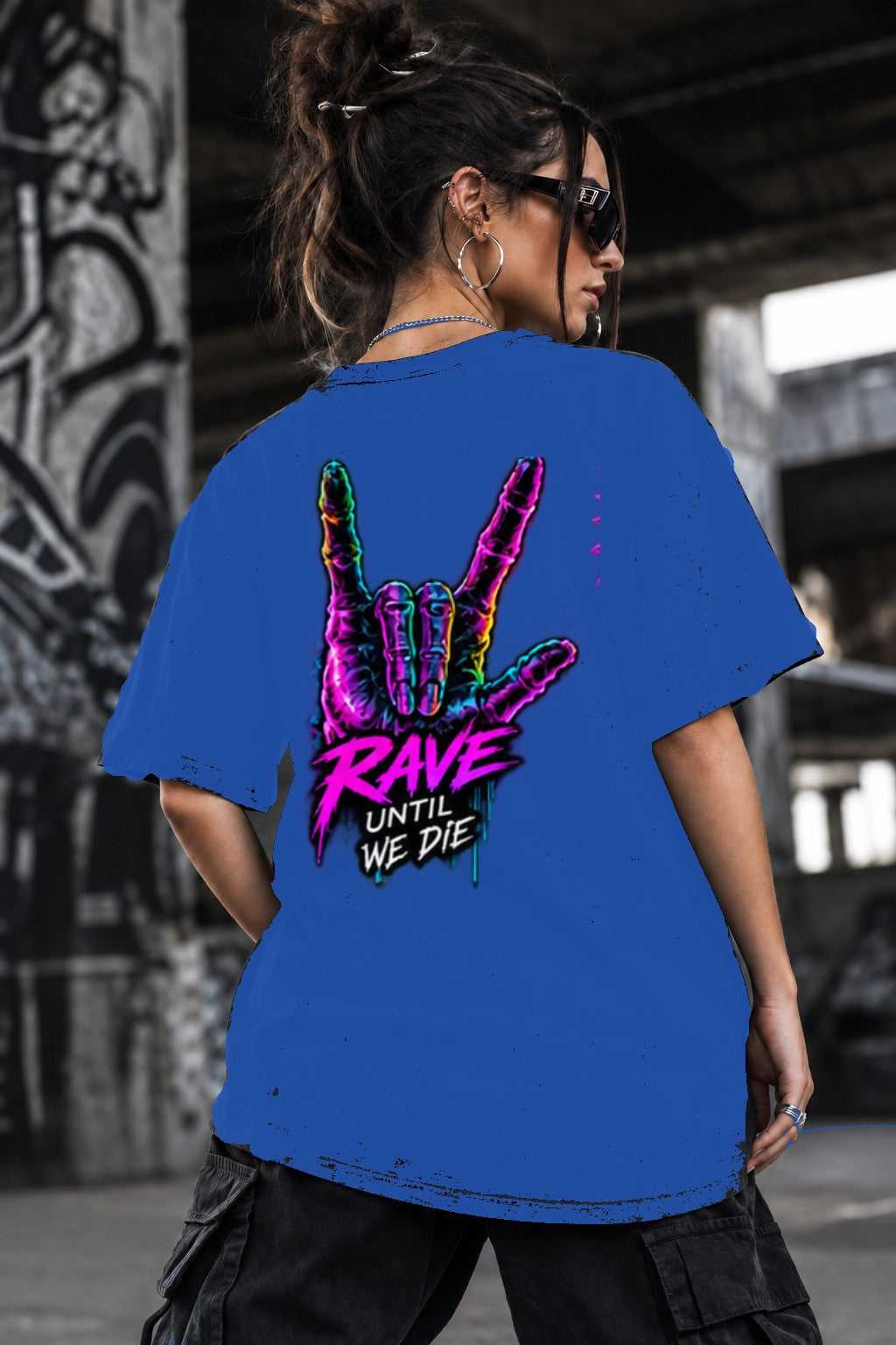 Neon Vibe Damen Oversized T-Shirt – Rock Hand – DTF Backprint in Blau, Größe 5XL