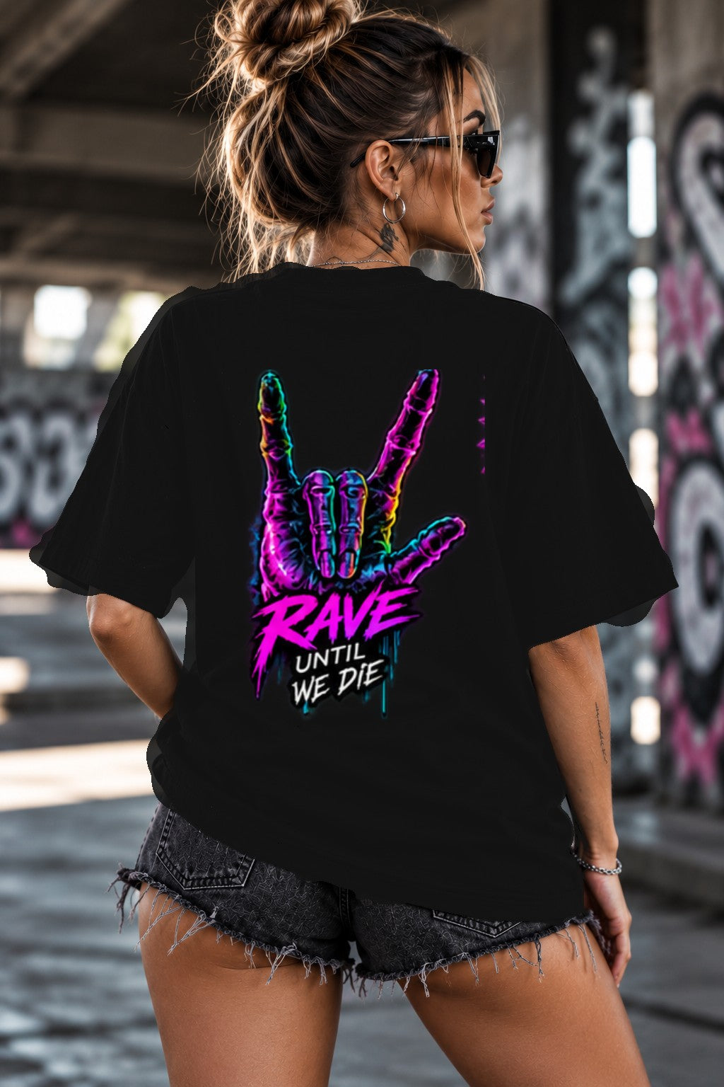 Neon Vibe Damen Oversized T-Shirt – Rock Hand – DTF Backprint in Schwarz, Größe 5XL