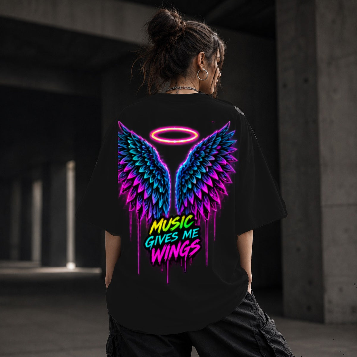 Neon Vibe Damen Oversized T-Shirt – Angel Wings – DTF Backprint in Schwarz, Größe 5XL