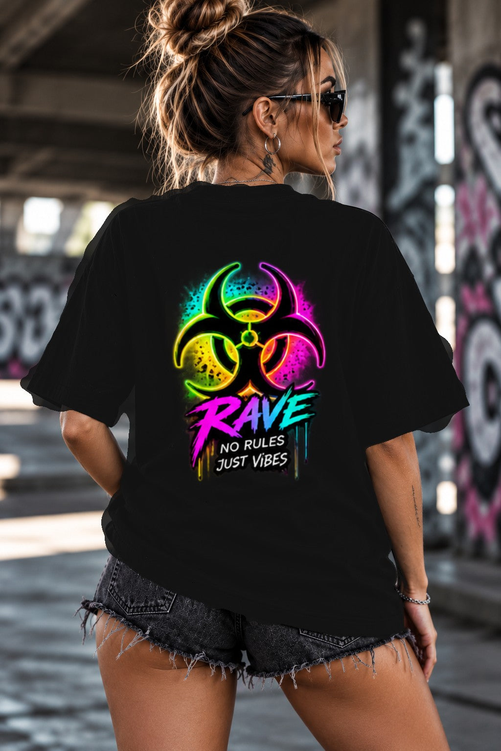 Neon Vibe Damen Oversized T-Shirt – Biohazard Rave – DTF Backprint in Schwarz, Größe 5XL