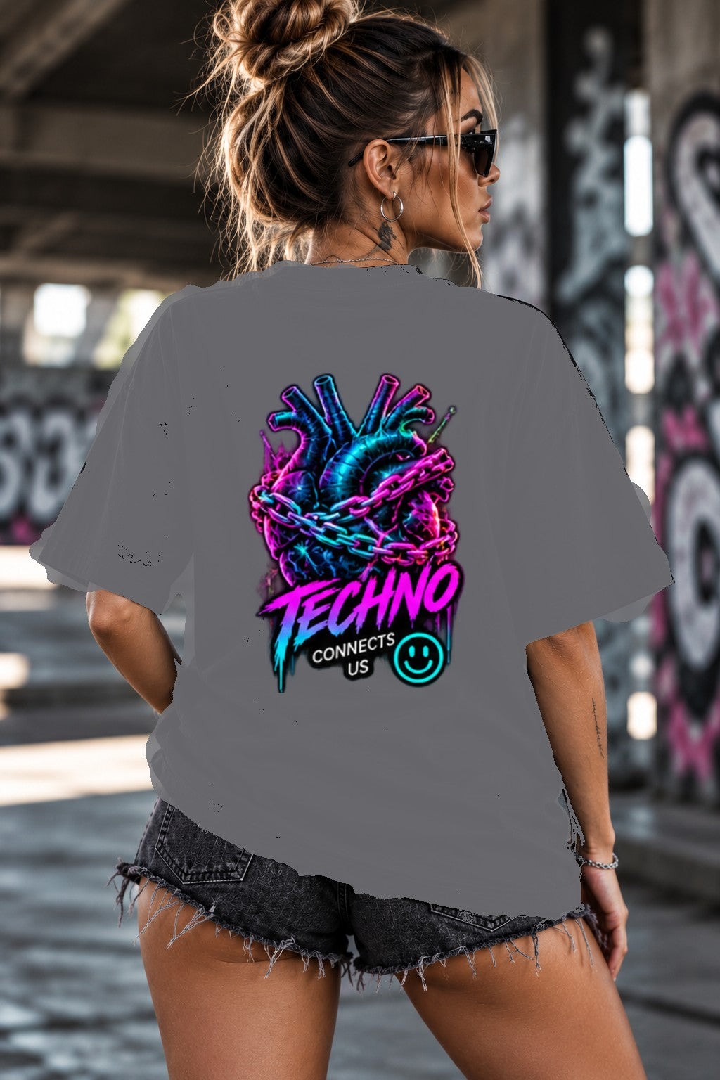 Neon Vibe Damen Oversized T-Shirt – Chained Hand Techno – DTF Backprint in Grau, Größe 5XL